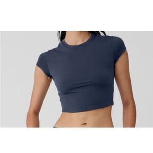 Alo Yoga Alosoft crop finesse size medium navy